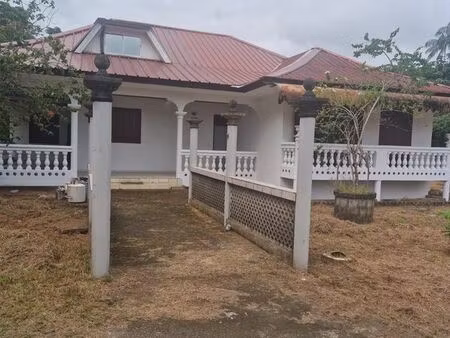 maison t6 avec une grande terrasse