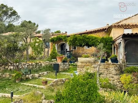 propriété 6 pièces 188 m²