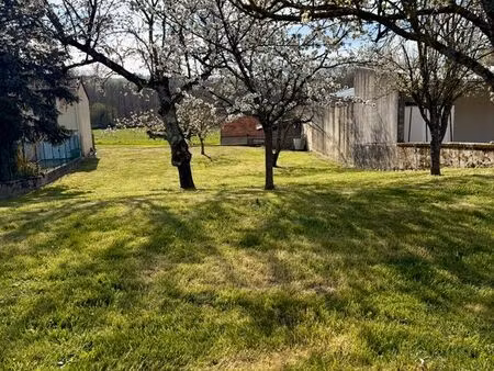 terrain constructible 1040 m² – hauterives – vue dégagée – sans vis-à-vis