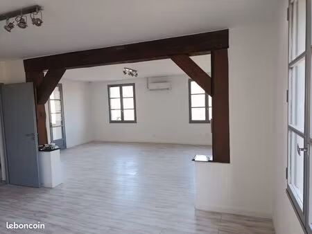 maison à louer à l'année avec piscine