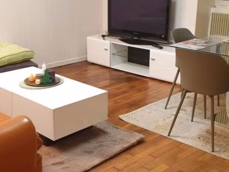 chouzelot (quingey) maison de village 3/4p  rénovée et isolée  dépendances  terrain 1000 m