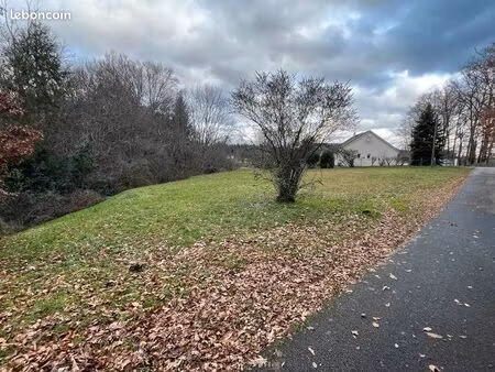 terrain 1 560 m² gumond