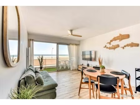 appartement 3 pièces rénové – vue mer – les pieds dans l’eau