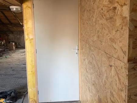 box stockage sécurisé accès escalier