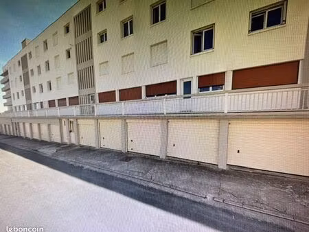 a vendre 1 garage / box 24 m2 centre de royan