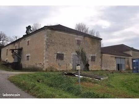 grange 4 pièces 1 636 m²