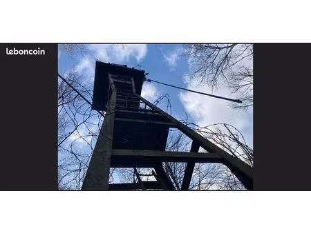 parcelle de bois avec mirador