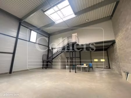 local industriel 306 m²