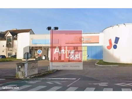 local commercial 530 m² troyes