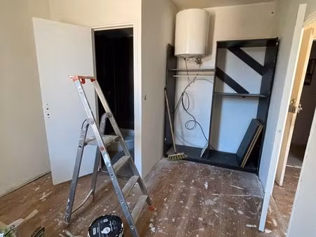 t2 en cours de rénovation – disponible prochainement