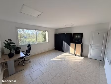 bureaux 20 m² roquebrune-sur-argens
