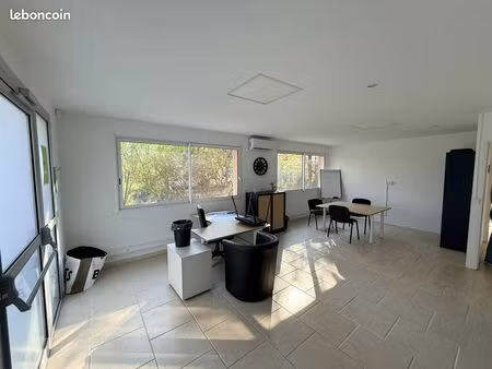 bureaux 27 m² roquebrune-sur-argens