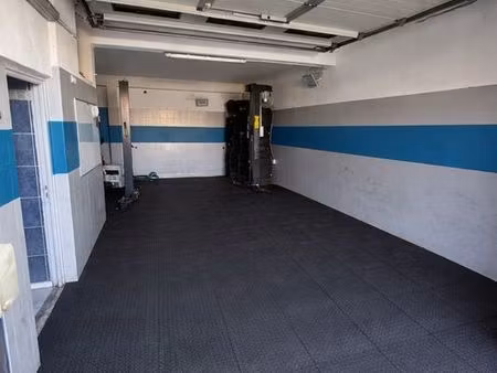 sous-location garage 70 m² + bureau 30 m² – emplacement idéal golf juan