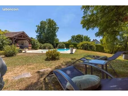 propriété 9 pièces 253 m²