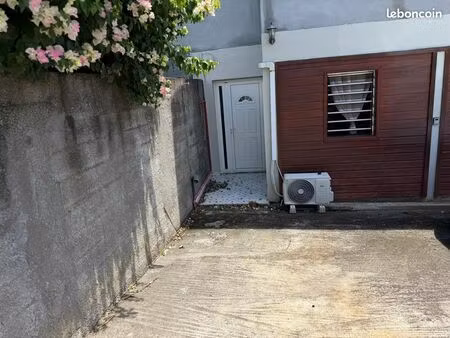 bas de villa type t3 + terrasse à louer