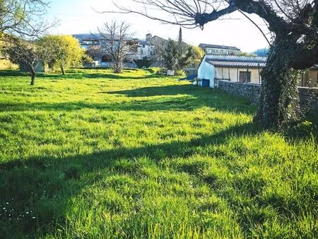 beau terrain centre village