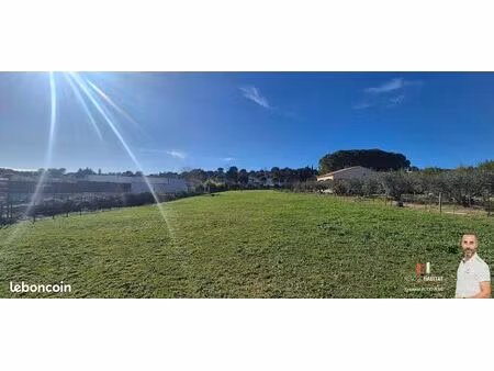 terrain 1058 m² combas