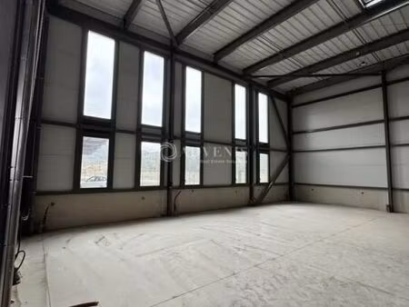 local d'activité 170 m²