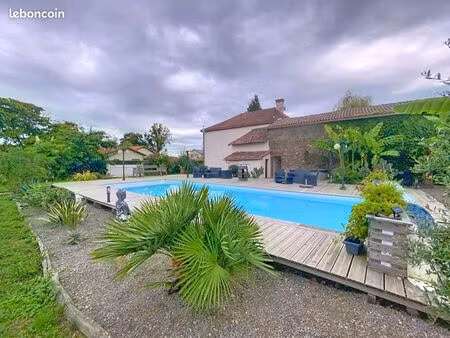 maison individuelle 160m2 avec piscine