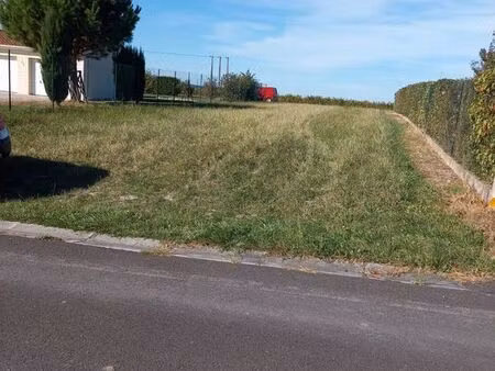 vente terrain à l'entrée de barbezieuxux