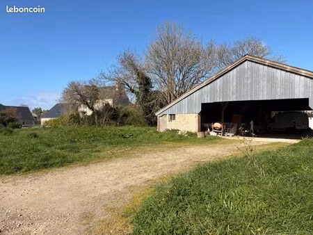 terrain constructible 1100 m² avec hangar – double accès – centre bourg