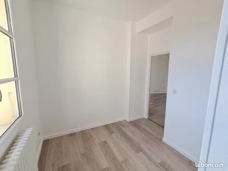 bureau 28 m²