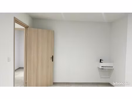 local ou bureaux pro - entièrement refait à neuf - libre - la valette-du-var