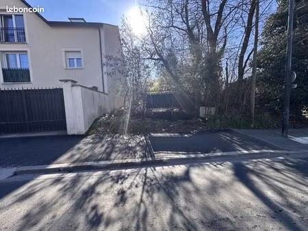 terrain 529 m² stains