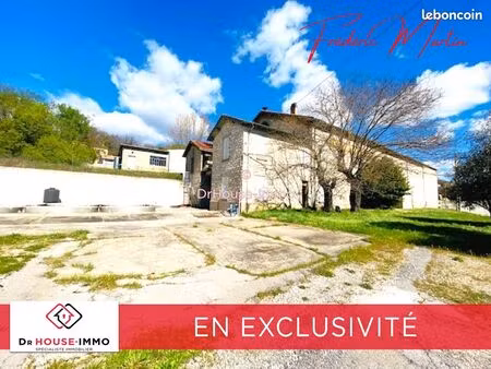 immeuble 10 pièces 1300 m²