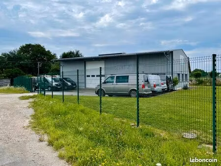 batiment industriel + bureaux 300m2
