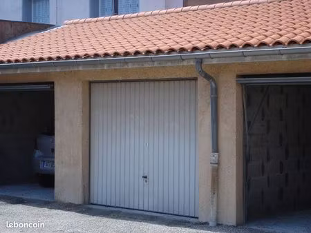 garage fermé et sécurisé centre p¨éage