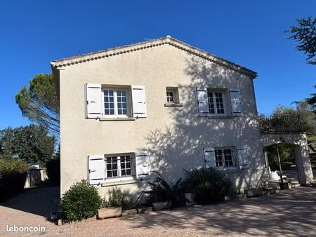 élégante maison de 210 m² sur 2 500 m² de terrain constructible