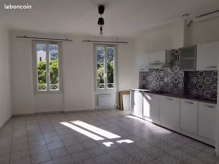 studio 1 pièce 23 m²