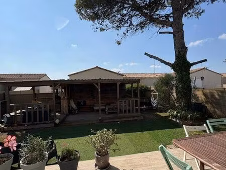 maison lumineuse au calme avec jardin à bernis