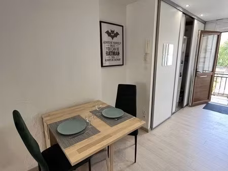 studio 1 pièce 27 m²