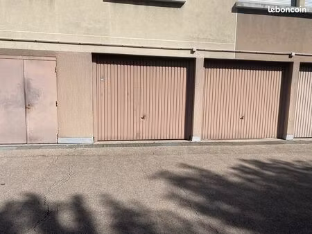 garage double de 32 m2  à 400 m de la gare sncf/routière