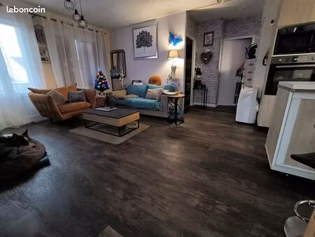 maison sur terrain clôturé