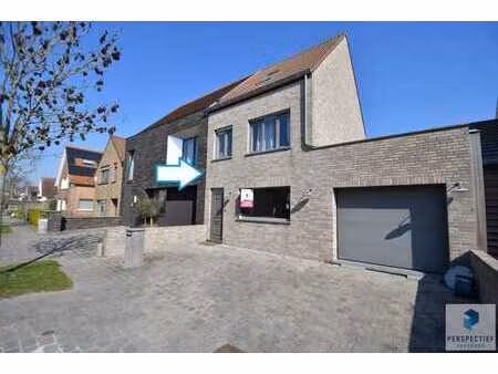 vernieuwde woning met 4 slpk - garage & tuin in het dorps...