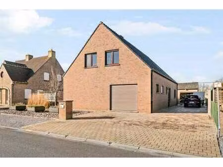 maison prête à emménager avec 4 chambres  garage et jardin