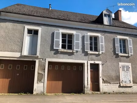 maison de ville à neuvy saint-sépulchre (36)