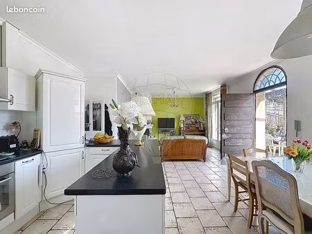 maison 8 pièces 206 m²