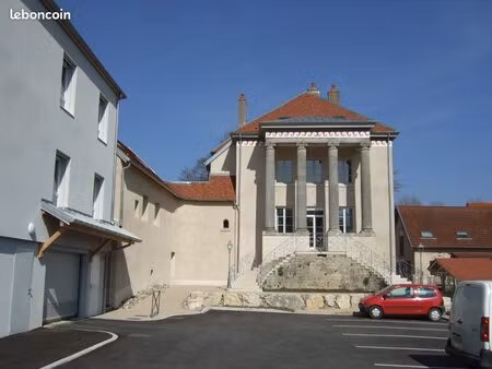 location grand t3 terrasse avec dépendances