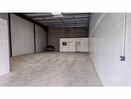 bâtiment industriel isolé 500 m2 ballan-miré