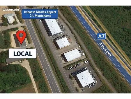 à louer – showroom avec bureaux et entrepôt de stockage