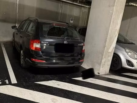 vends place de parking sous-sol sécurisée avec caméras