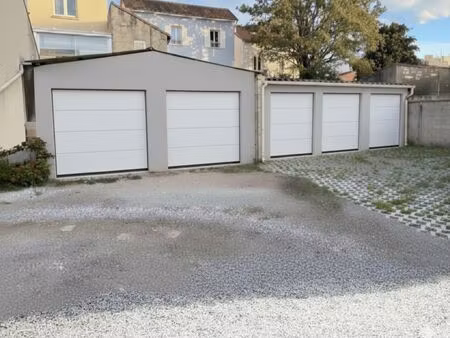 grand garage box 22m2 - rive droite