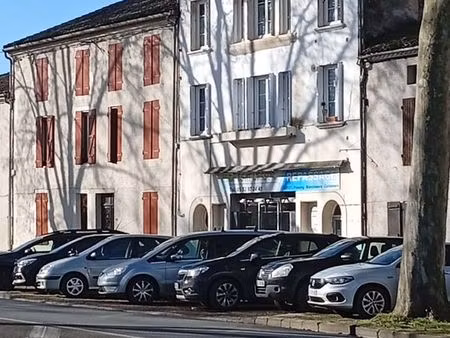 local commercial 90m2 + 90m2 de stockage + cour + parking