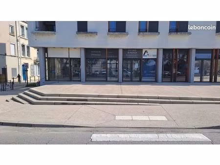 local commercial ou bureaux 113m²