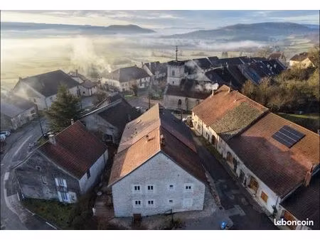 maison jurassienne entièrement rénovée