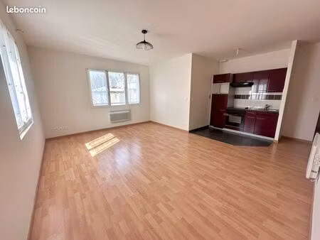 montargis coeur de ville - type 2 de 53 m² avec garage 2 voitures